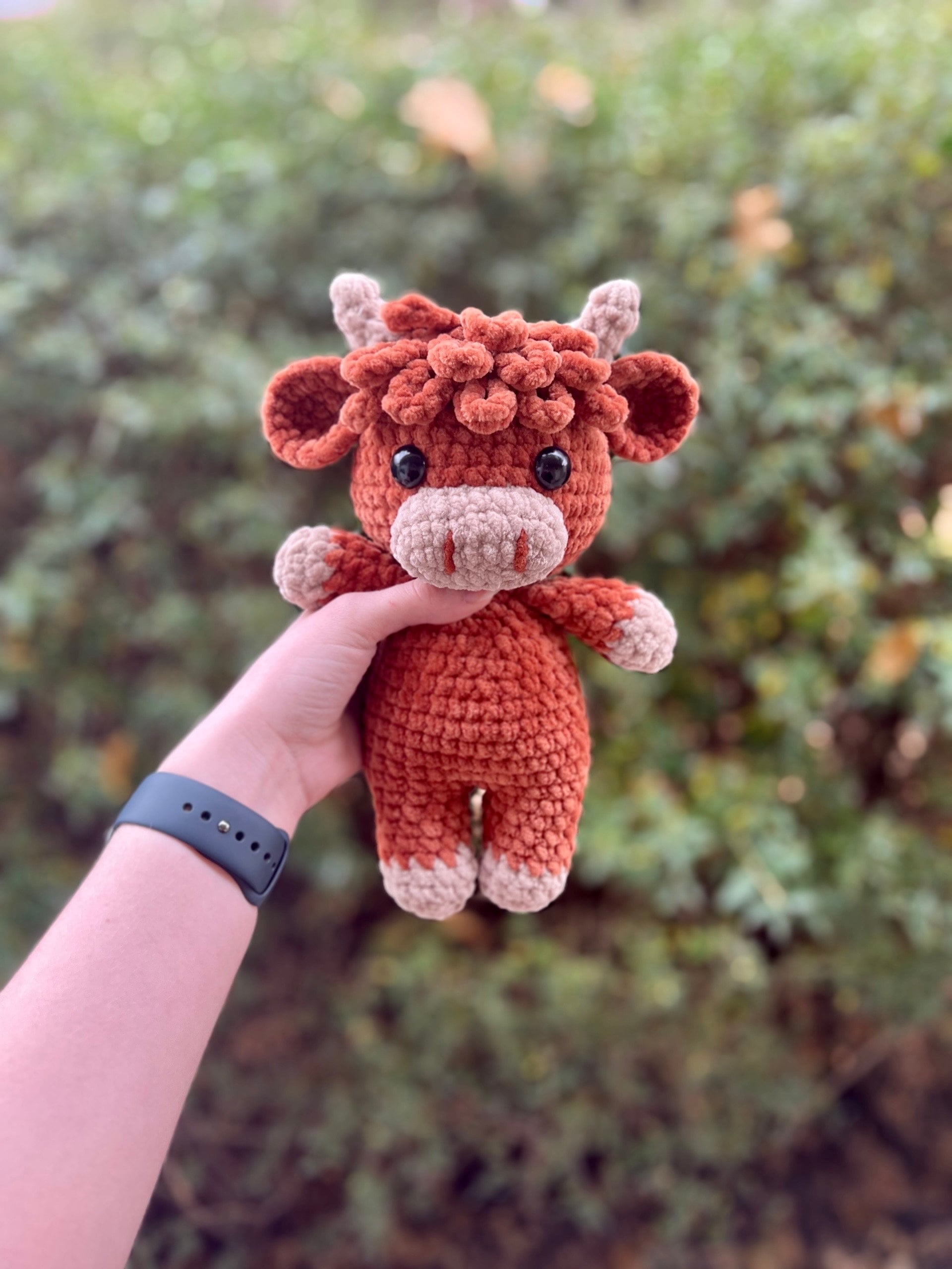KnotsandSnugglesCo Honey the Highland Cow Crochet Pattern PDF