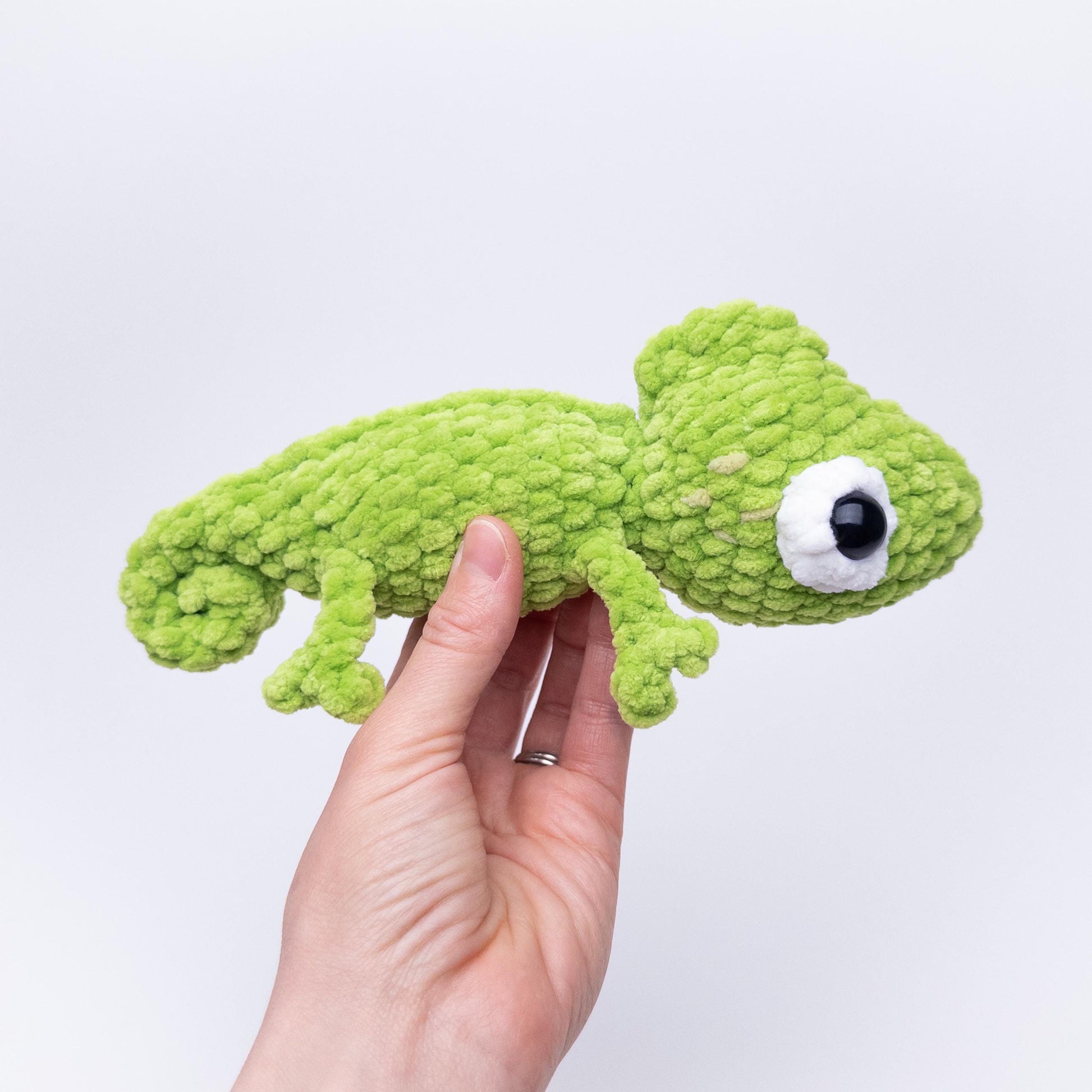 TheresasCrochetShop Low Sew Cosmo the Chameleon Amigurumi Crochet Pattern PDF