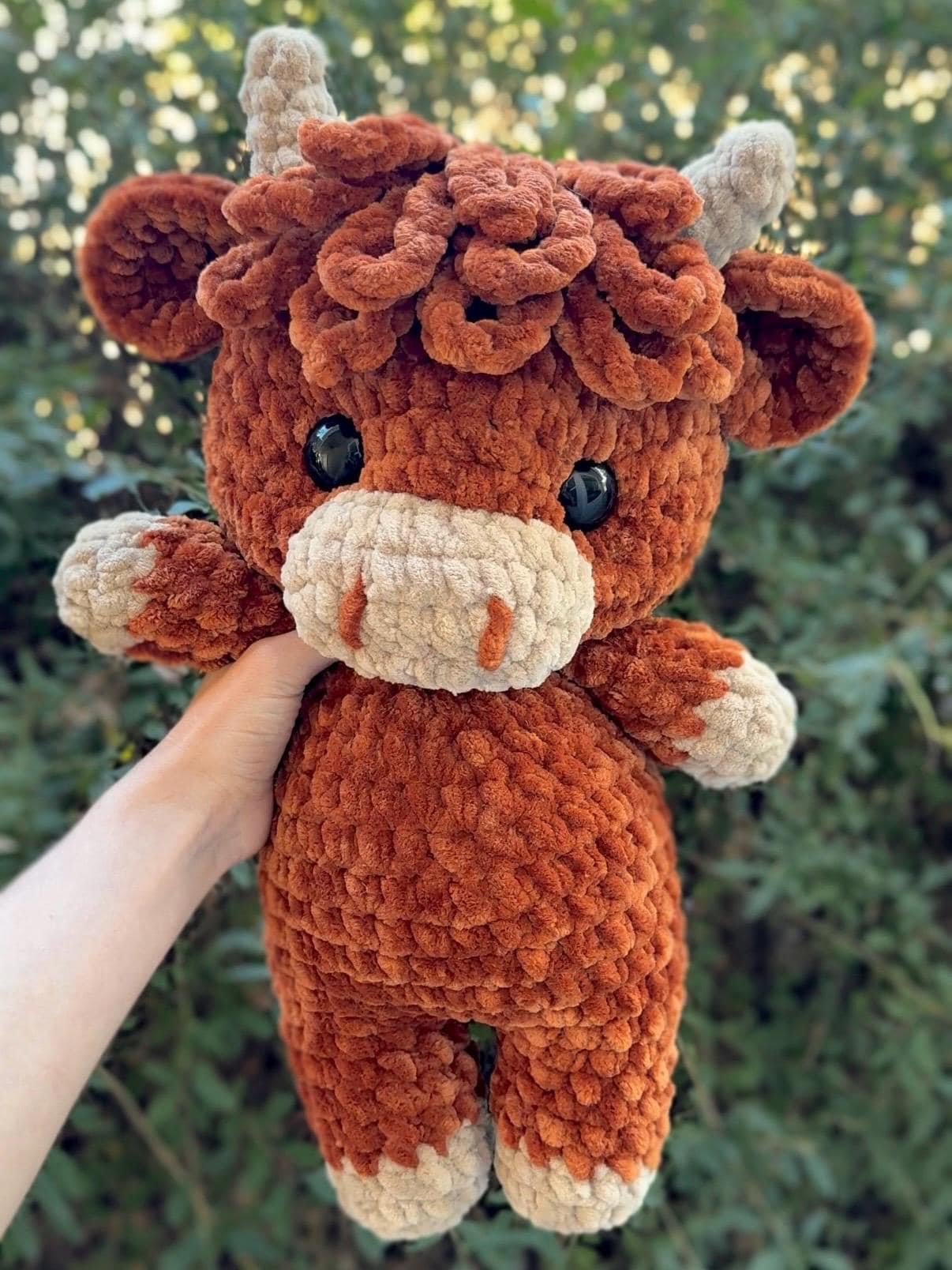 KnotsandSnugglesCo Honey the Highland Cow Crochet Pattern PDF